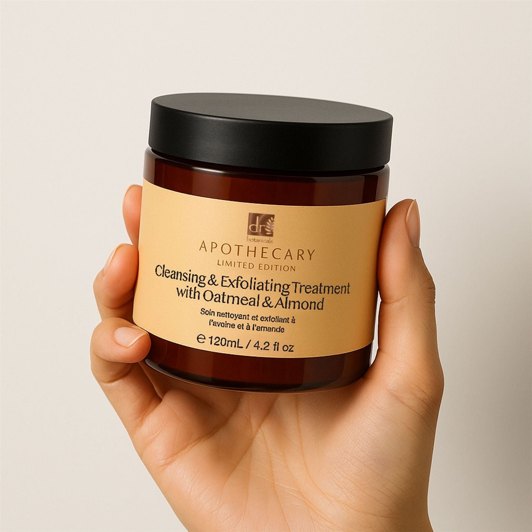 Soin nettoyant et exfoliant à l'avoine et aux amandes 120 ml