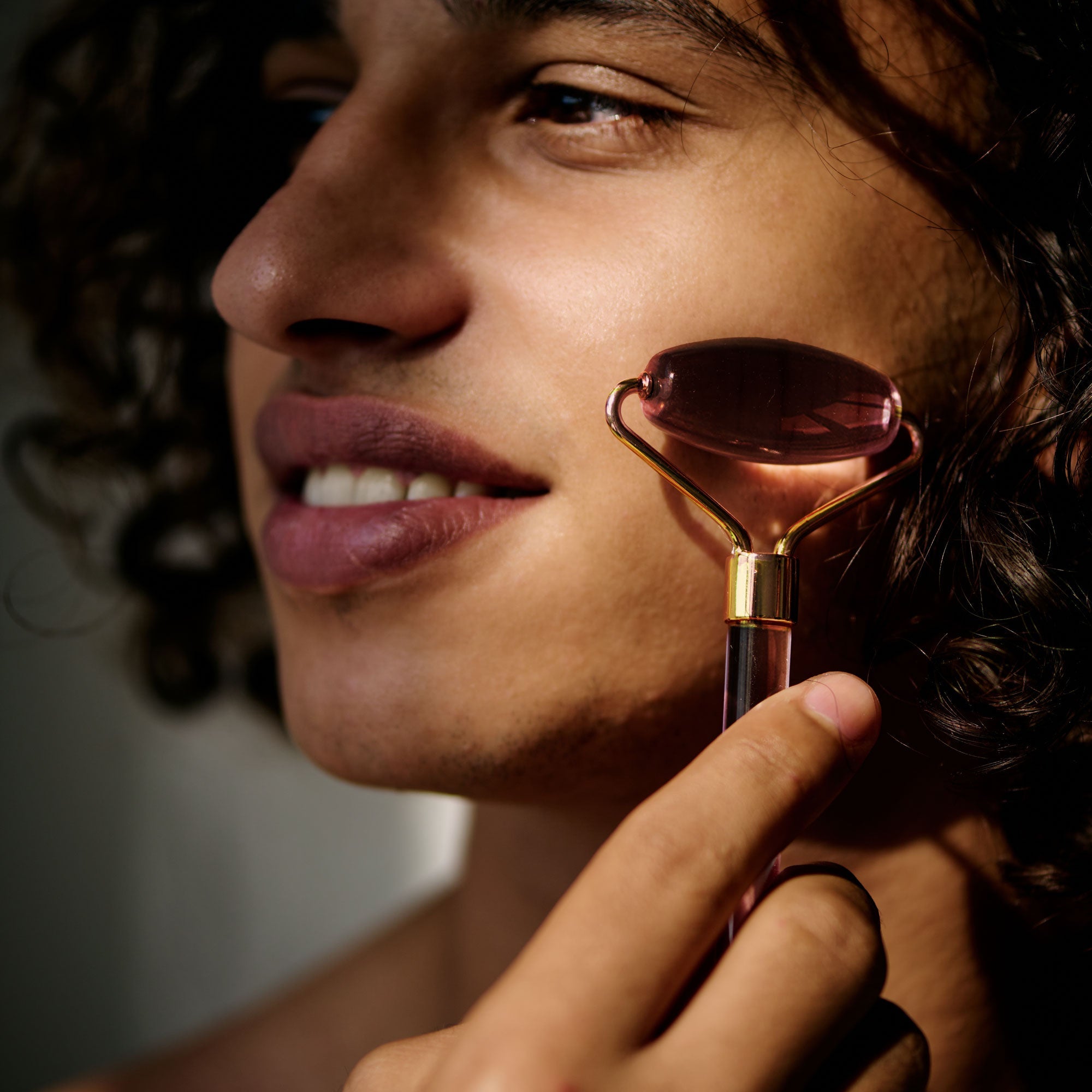 Gesichtsroller „Harmonie &amp; Ausgleich“ mit Tigerauge (Goldener Metallgriff)